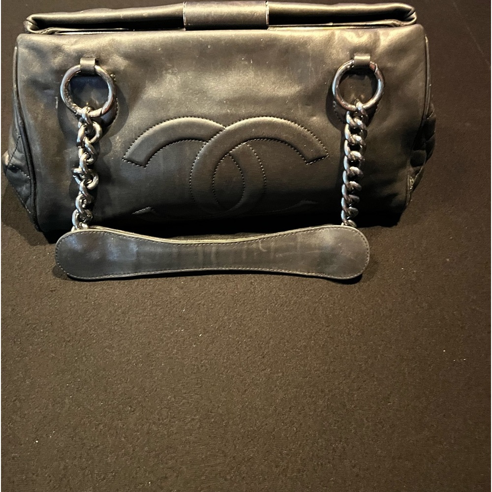 CHANEL Black Leather Purse